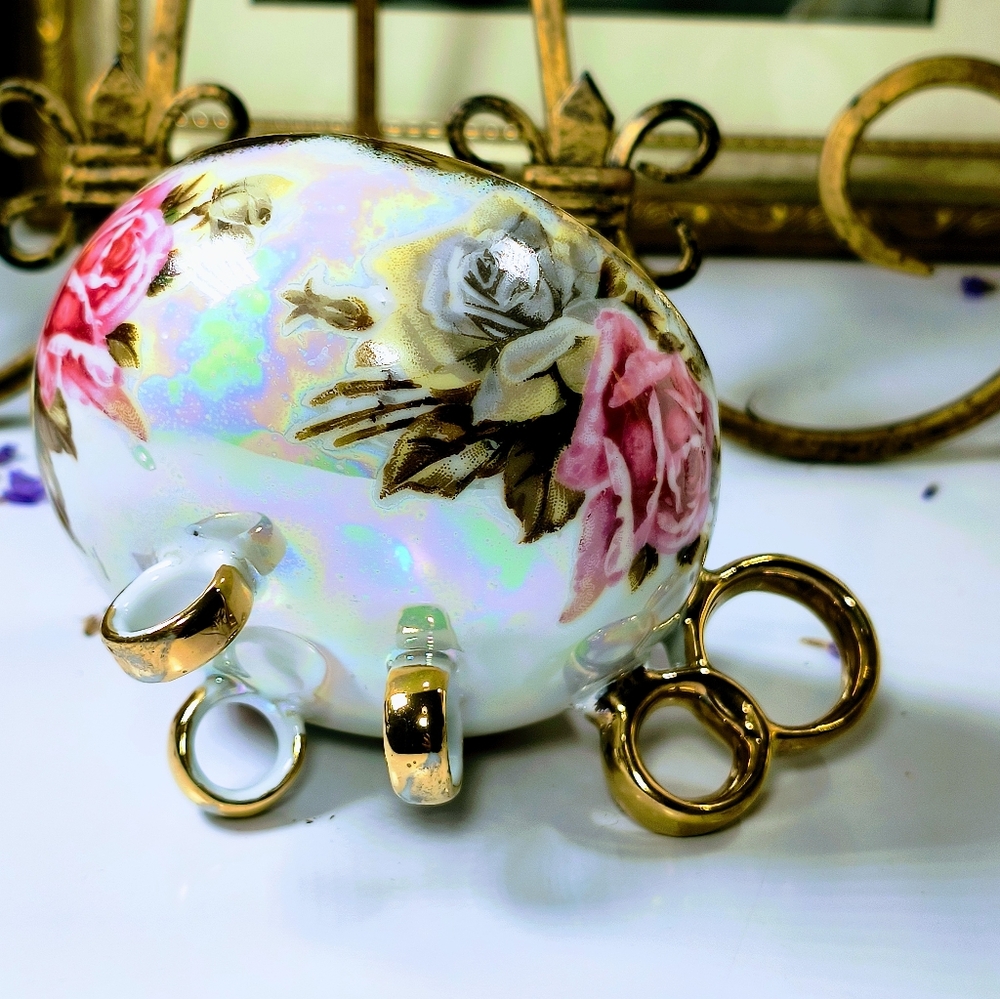 Beautiful three-legged teacup. The pattern consists of large bold roses, brown l - Picture 5 of 8